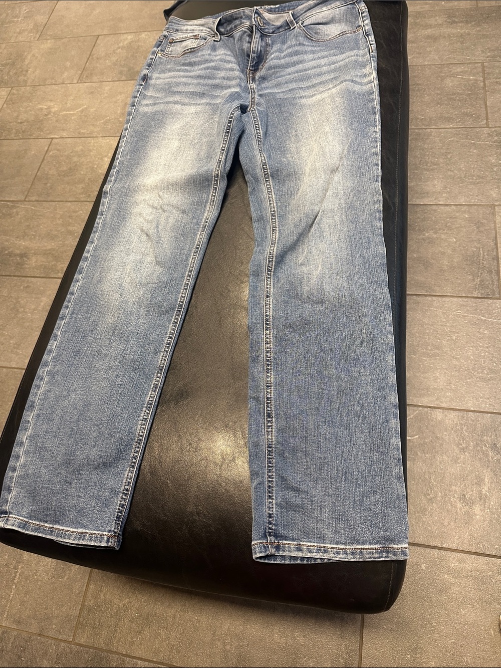 Maurices Men's Light Wash Straight Jeans
